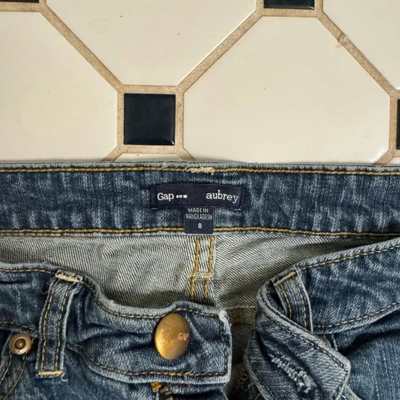 Women's GAP Denim Shorts - Picture 2 of 3
